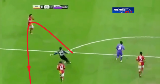 Video bóng đá: Pha 'phối hợp' đá phản lưới nhà có một không hai